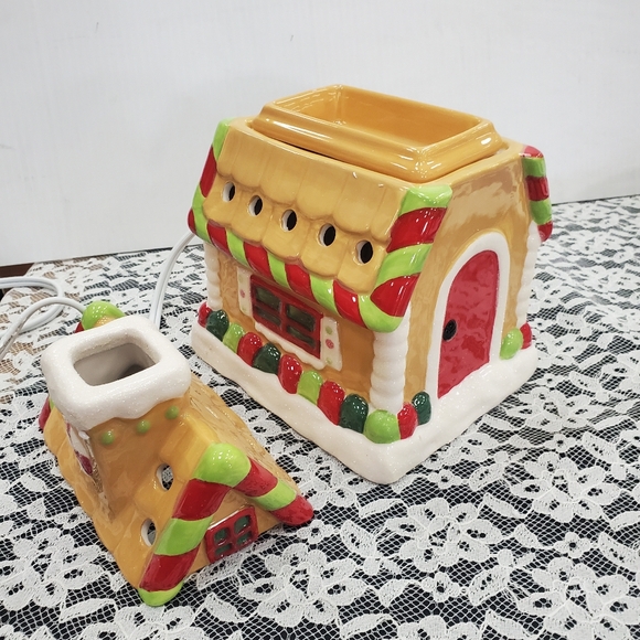 Gingerbread House Fragrance Warmer. New. Scents sold separately. - Picture 9 of 13